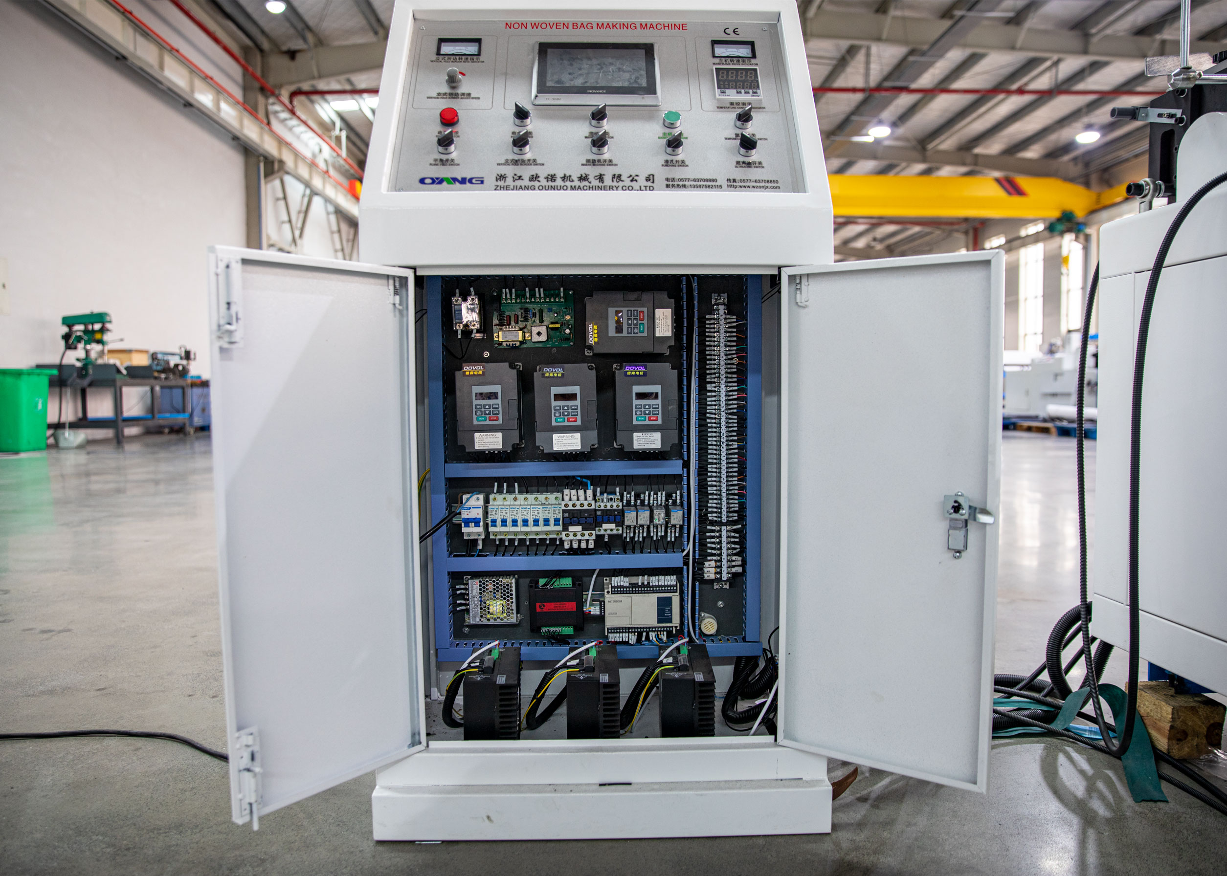 SMART 17-C700/800 Non Woven D-Cut Bag Making Machine