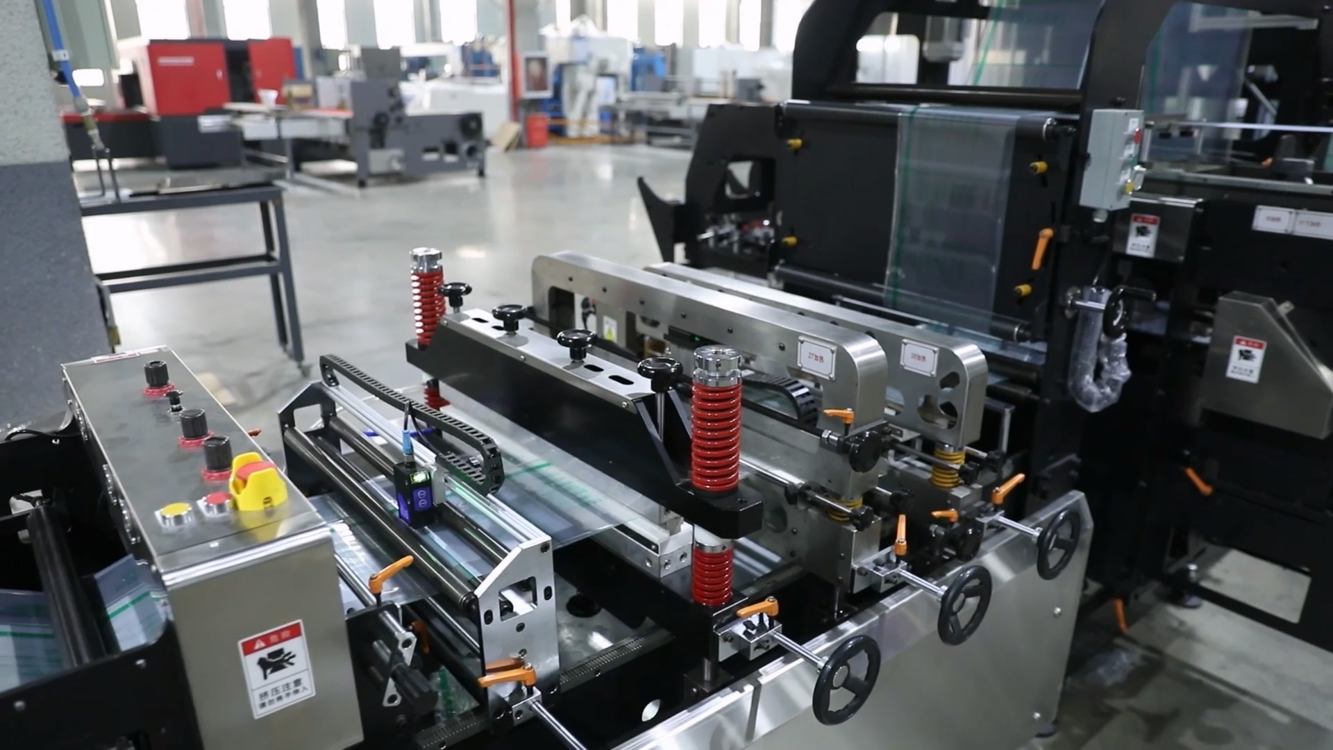 8-Side-Seal-Box-Pouch-Machine-for-Premium-Flexible-Packaging